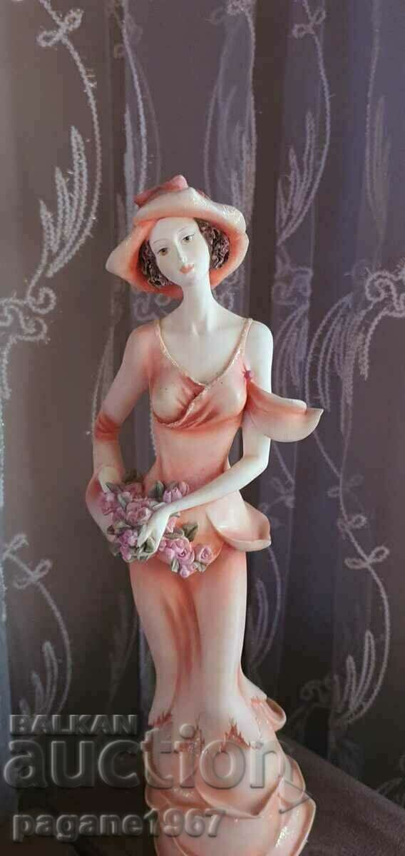 Delivery of A beautiful Leonardo-marked figurine