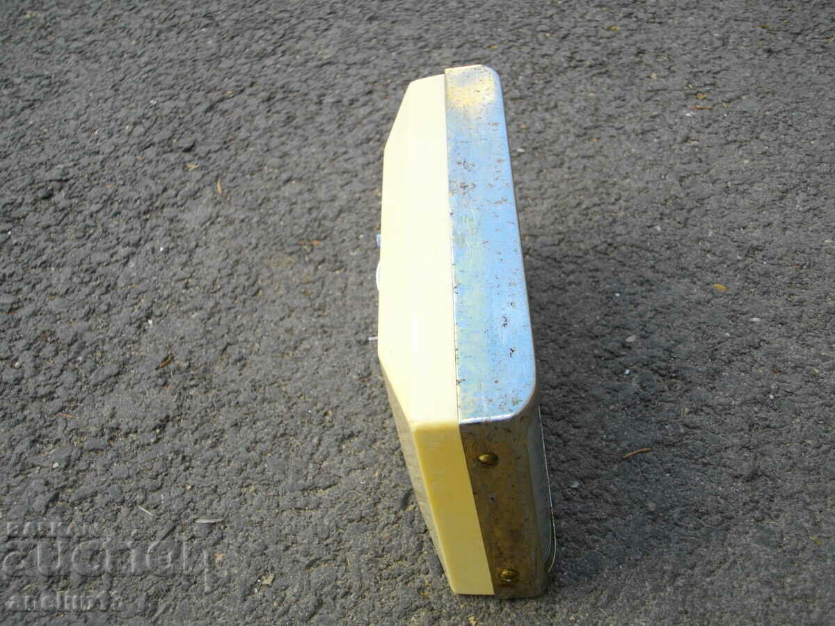 CEAS DESTEPTATOR CHINEZEZ VECHI CU TERMOMETR cu preț 35.00 BGN | € 17.90 CEAS DESTEPTATOR CHINEZEZ VECHI CU TERMOMETR cu preț 35.00 BGN | € 17.90