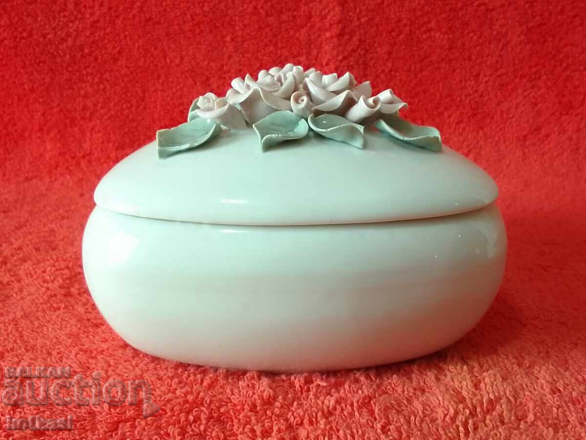 Old Bulgarian porcelain jewelry box, Bulgaria, without chips Old Bulgarian porcelain jewelry box, Bulgaria, without chips