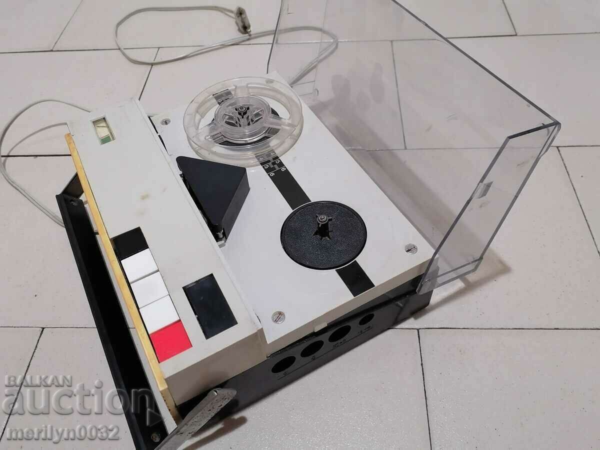 Licitație Cehoslovacia TESLA anilor 1960 magnetofon Licitație Cehoslovacia TESLA anilor 1960 magnetofon