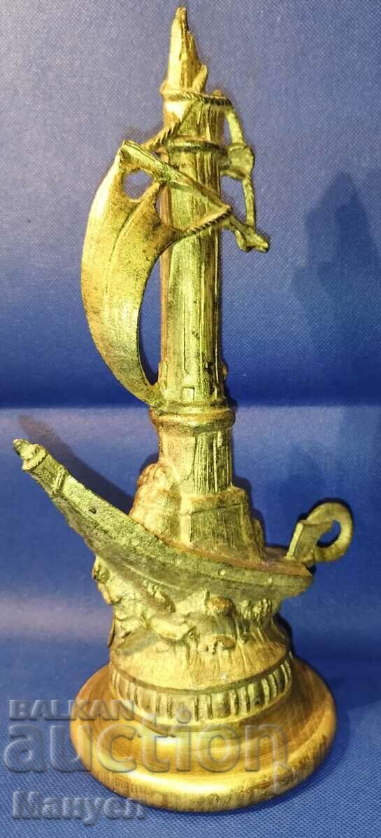 Auction Memorial statuette of the German warship "ILTIS". Auction Memorial statuette of the German warship "ILTIS".