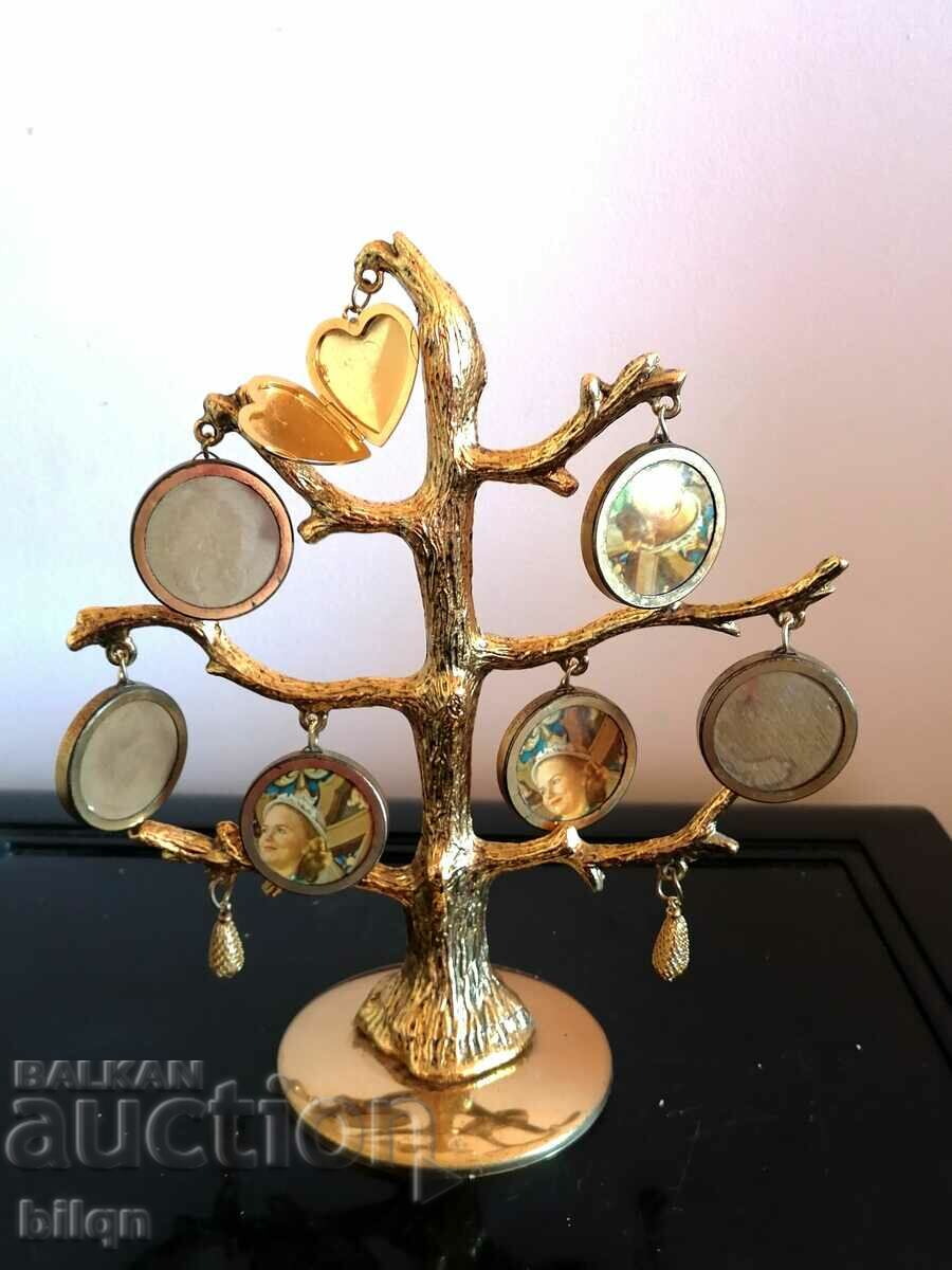 Beautiful Gilded Tree Of Life With Photo Frames