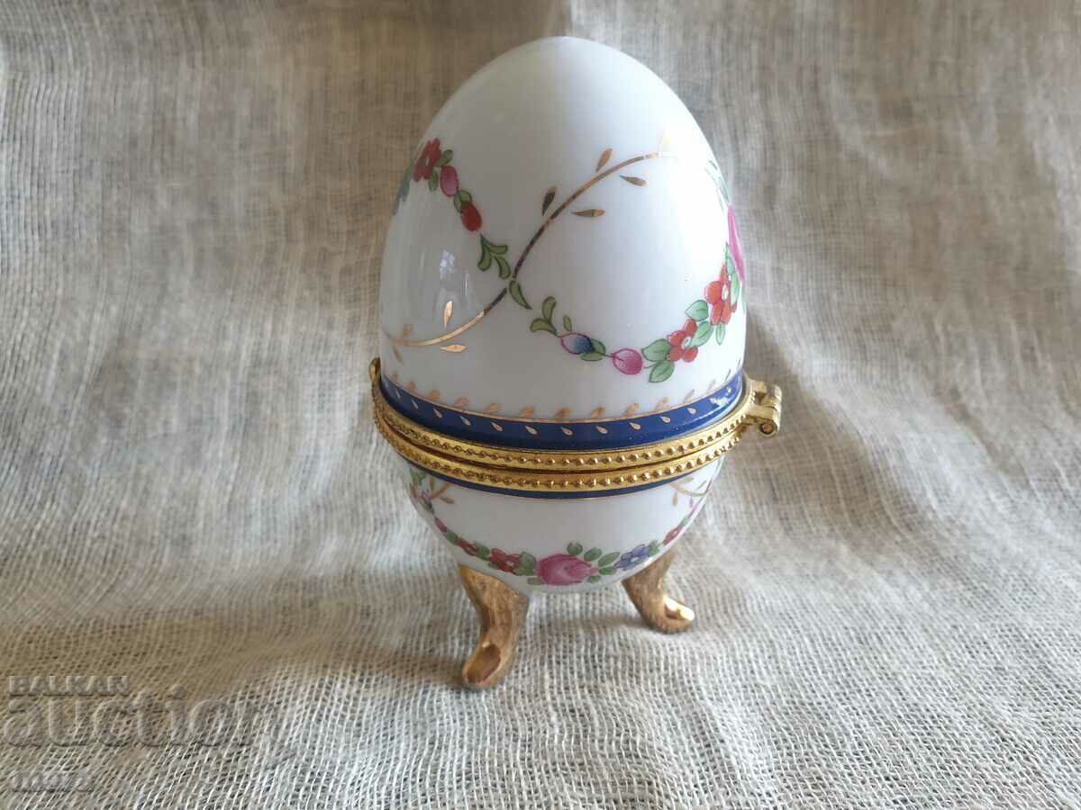 Porcelain jeweler's egg - Q.Limoges with price 80.00 BGN | € 40.90 Porcelain jeweler's egg - Q.Limoges with price 80.00 BGN | € 40.90