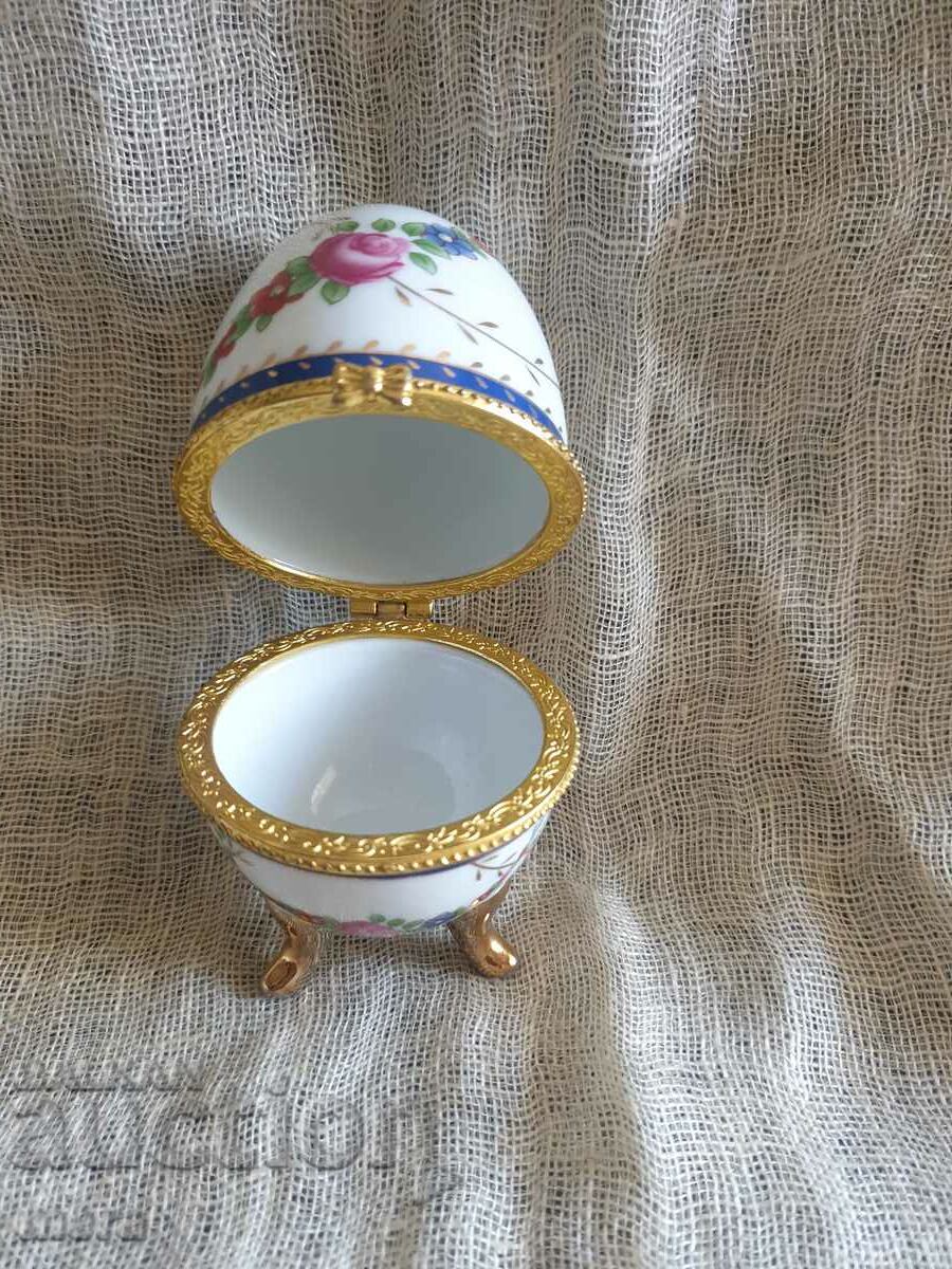 Auction Porcelain jeweler's egg - Q.Limoges Auction Porcelain jeweler's egg - Q.Limoges