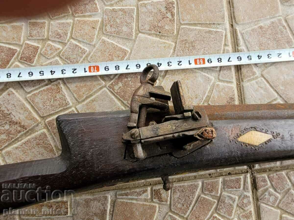 Παράδοση Τοφέκι, πυριτόλιθος, εύζη, κούρεμα, μπόιλιες Παράδοση Τοφέκι, πυριτόλιθος, εύζη, κούρεμα, μπόιλιες