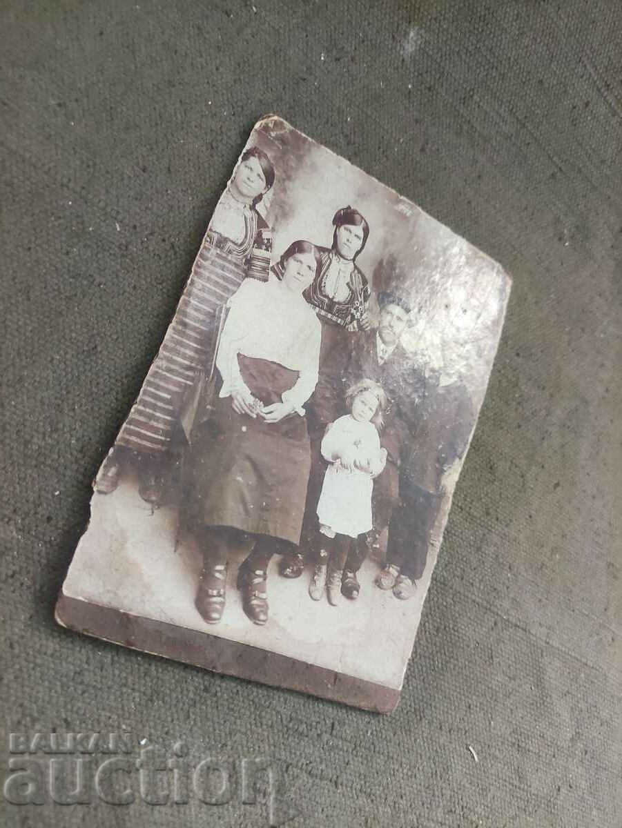 Стара снимка семейство ,носии