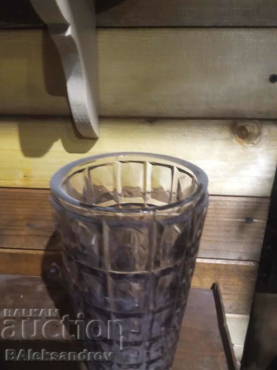 Soc βάζο από χρωματιστό γυαλί με τιμή 10.00 BGN | € 5.11 Soc βάζο από χρωματιστό γυαλί με τιμή 10.00 BGN | € 5.11