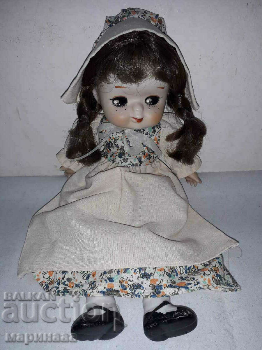 OLD DOLL. PORCELAIN