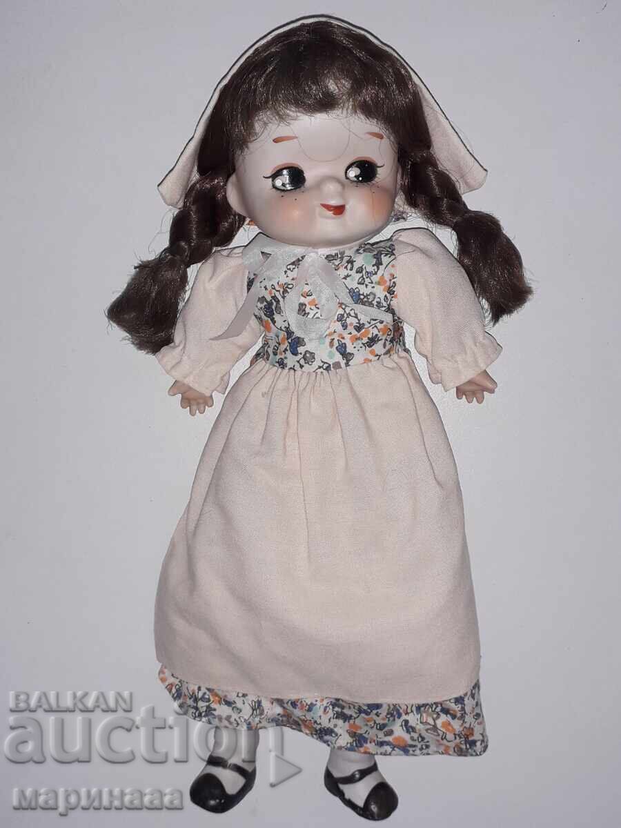 OLD DOLL. PORCELAIN OLD DOLL. PORCELAIN