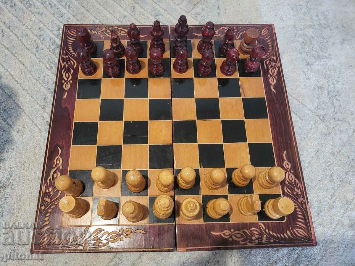 Chess carving backboard