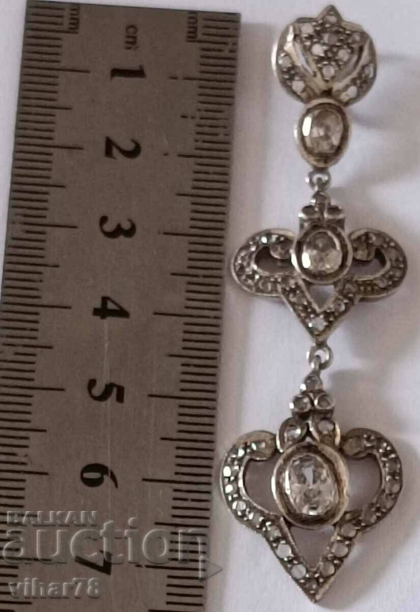 Pandantiv din argint vechi cu preț 199.99 BGN | € 102.25 Pandantiv din argint vechi cu preț 199.99 BGN | € 102.25