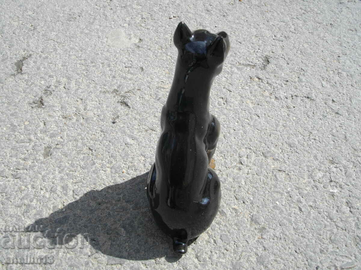 Delivery of OLD PORCELAIN DOBERMAN DOG Delivery of OLD PORCELAIN DOBERMAN DOG