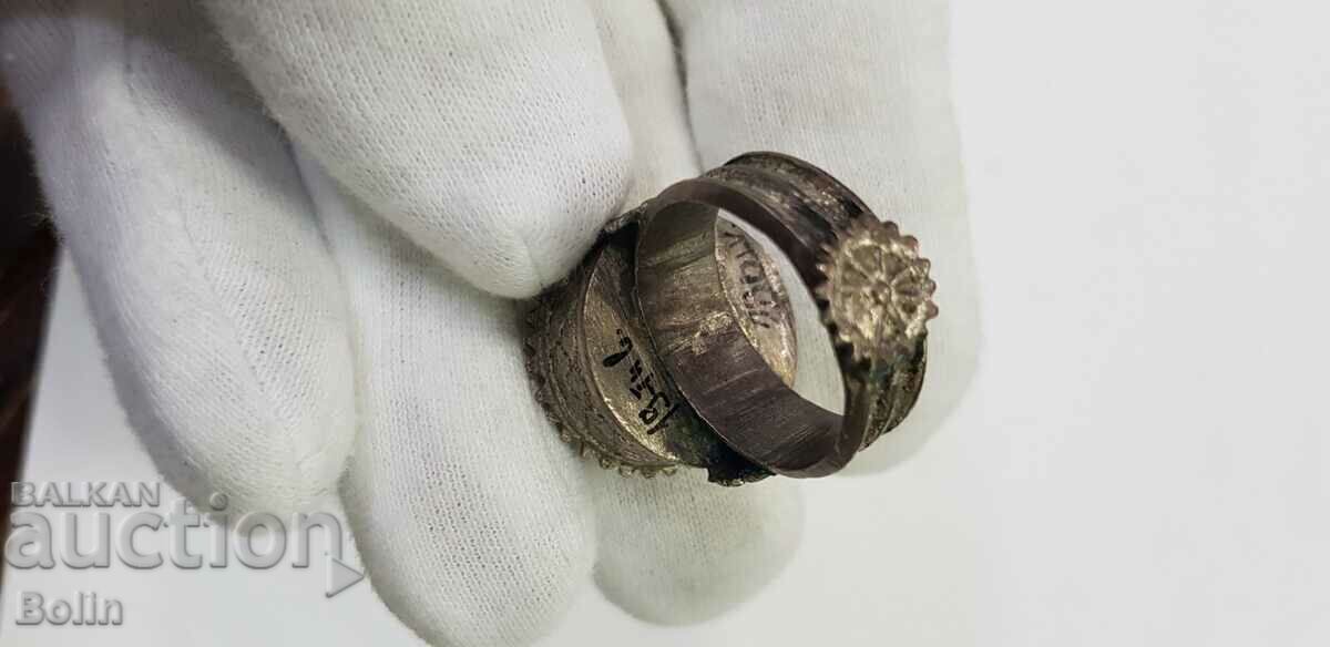 Παράδοση Ένα σπάνιο αναγεννησιακό δαχτυλίδι από ασημένιο επιχρυσωμένο σμάλτο του 19ου αιώνα Παράδοση Ένα σπάνιο αναγεννησιακό δαχτυλίδι από ασημένιο επιχρυσωμένο σμάλτο του 19ου αιώνα