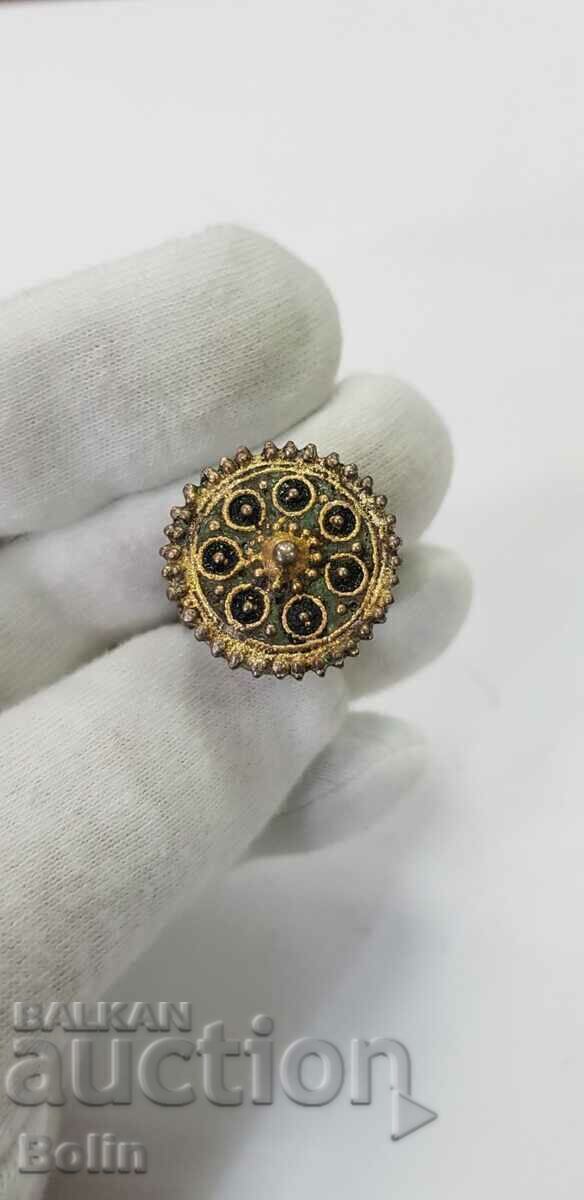 Ένα σπάνιο αναγεννησιακό δαχτυλίδι από ασημένιο επιχρυσωμένο σμάλτο του 19ου αιώνα - 7 Ένα σπάνιο αναγεννησιακό δαχτυλίδι από ασημένιο επιχρυσωμένο σμάλτο του 19ου αιώνα - 7