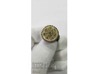 Un rar inel renascentist din argint din secolul al XIX-lea cu email smalț aurit