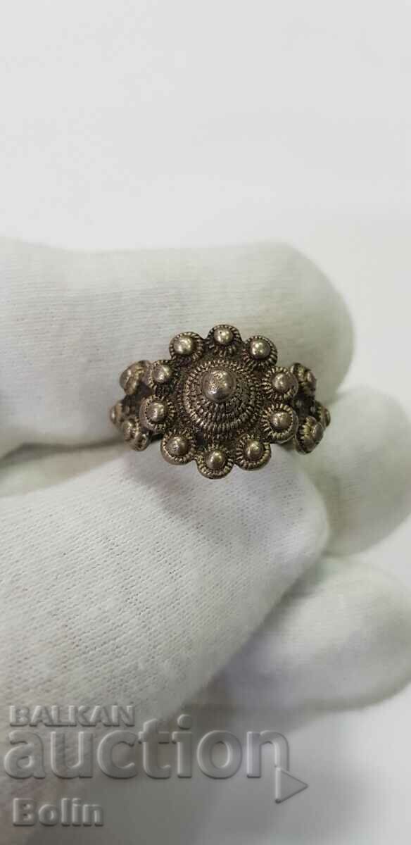 Ένα σπάνιο ασημένιο δαχτυλίδι της Αναγέννησης 19-20ου αιώνα