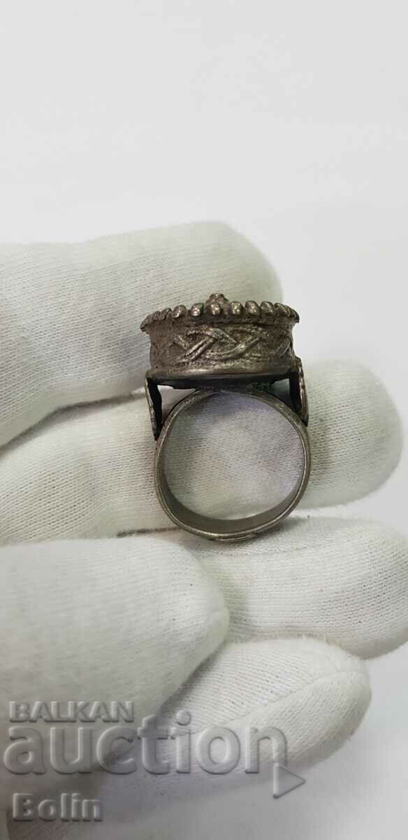 Licitație Un rar inel renascentist din argint din secolul 19-20 Licitație Un rar inel renascentist din argint din secolul 19-20