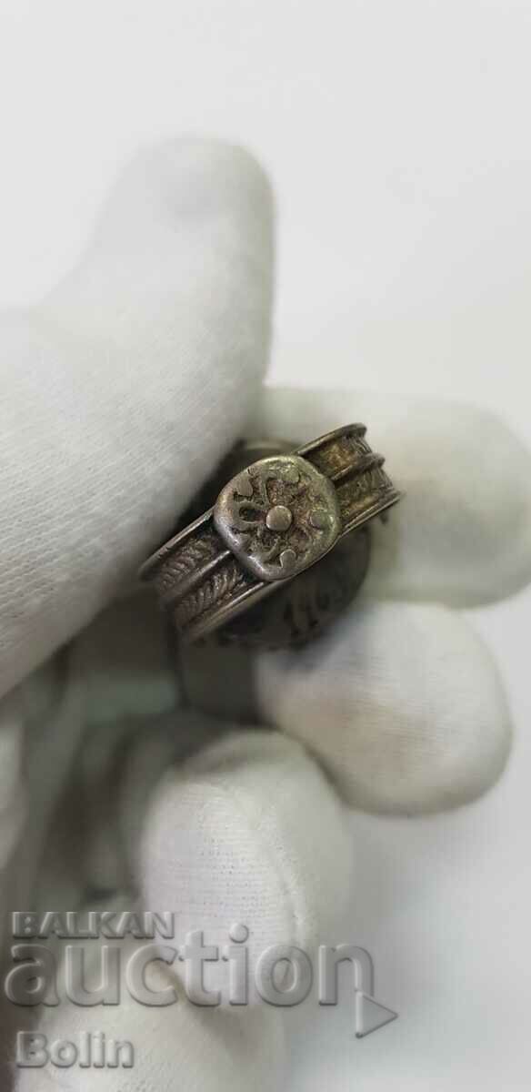 Un rar inel renascentist din argint din secolul 19-20 - 5 Un rar inel renascentist din argint din secolul 19-20 - 5