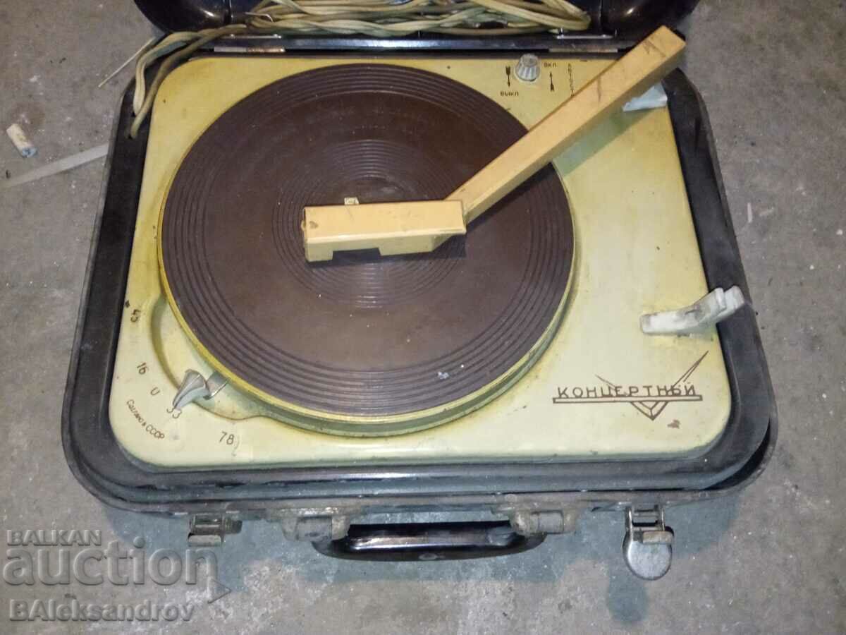 Old Soviet gramophone in a bakelite case - 5