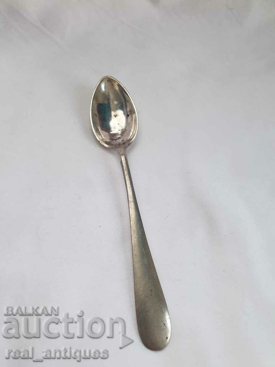 O lingură veche de argint