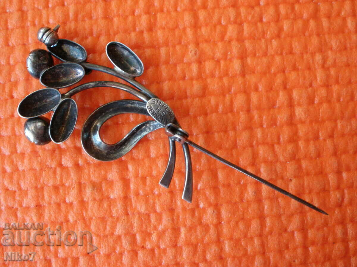 Delivery of Vintage-1950, silver designer brooch with purple amethyst. Delivery of Vintage-1950, silver designer brooch with purple amethyst.