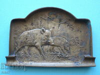 Scrumieră antică, masivă, din bronz - „Mistreți”.