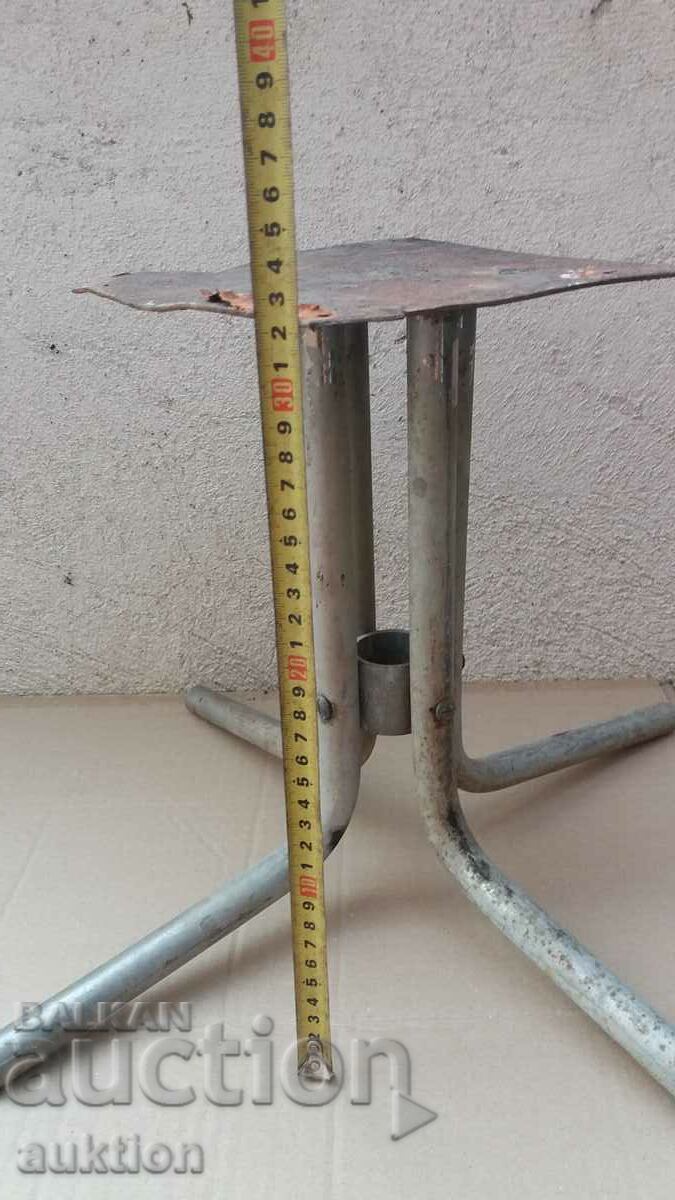 Delivery of SOLID METAL STAND