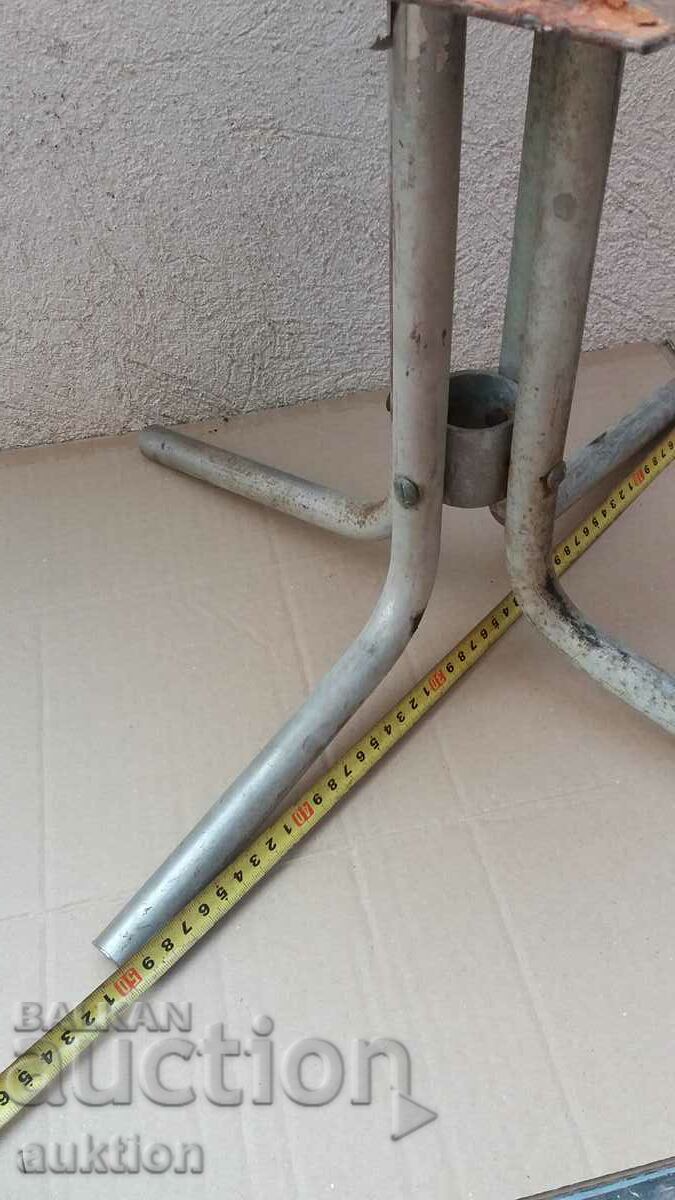 SOLID METAL STAND - 5