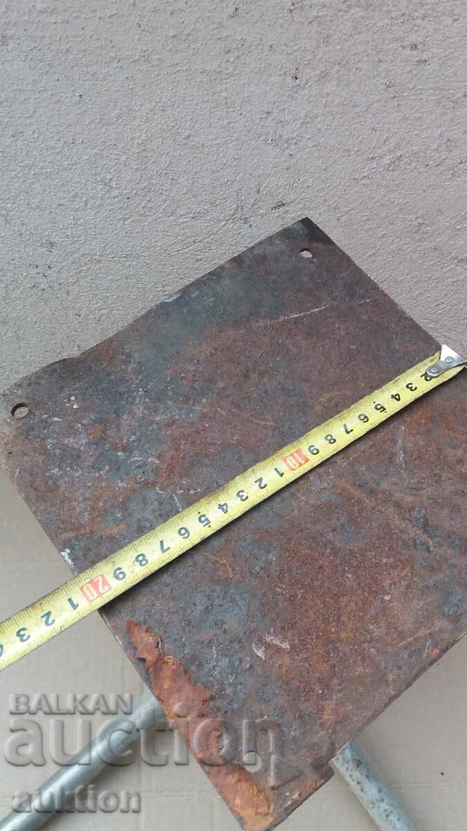 SOLID METAL STAND - 6