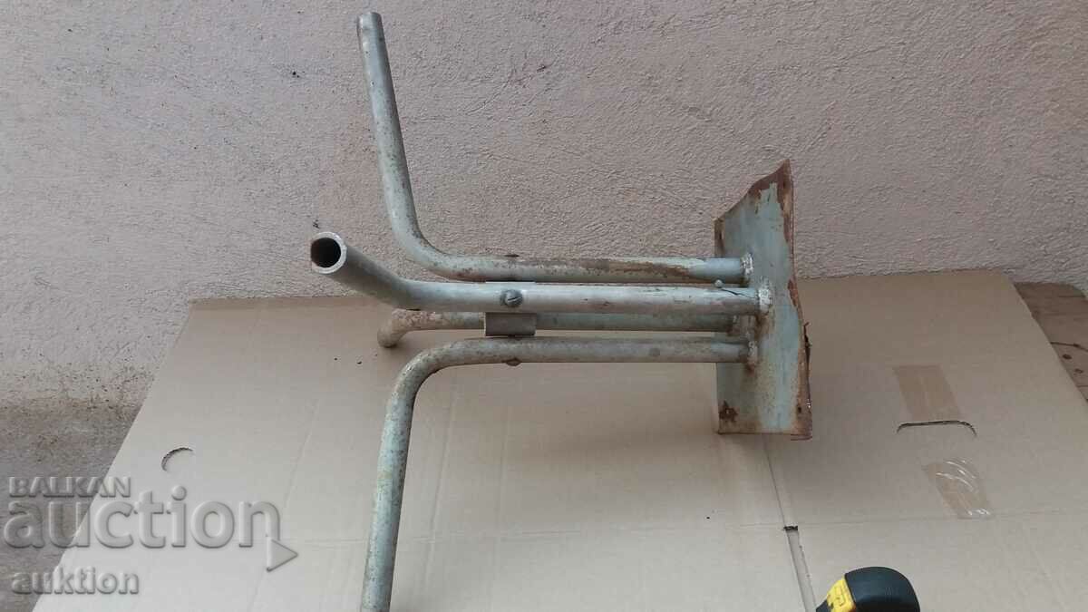 SOLID METAL STAND - 7