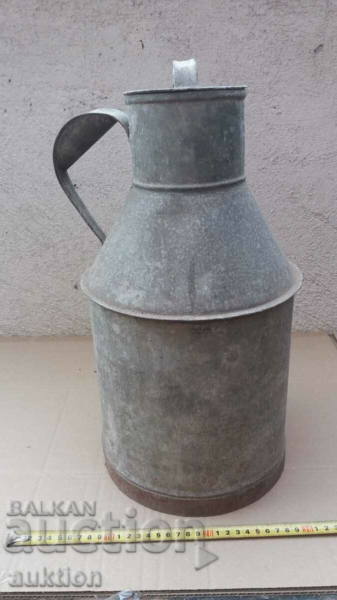 Delivery of SOLID METAL BOTTLE FOR MILK, BUTTER, ETC. - 8 LITERS