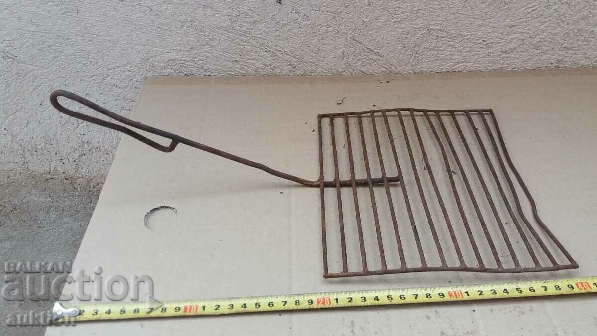 OLD SOLID METAL GRILL with price 9.99 BGN | € 5.11 OLD SOLID METAL GRILL with price 9.99 BGN | € 5.11