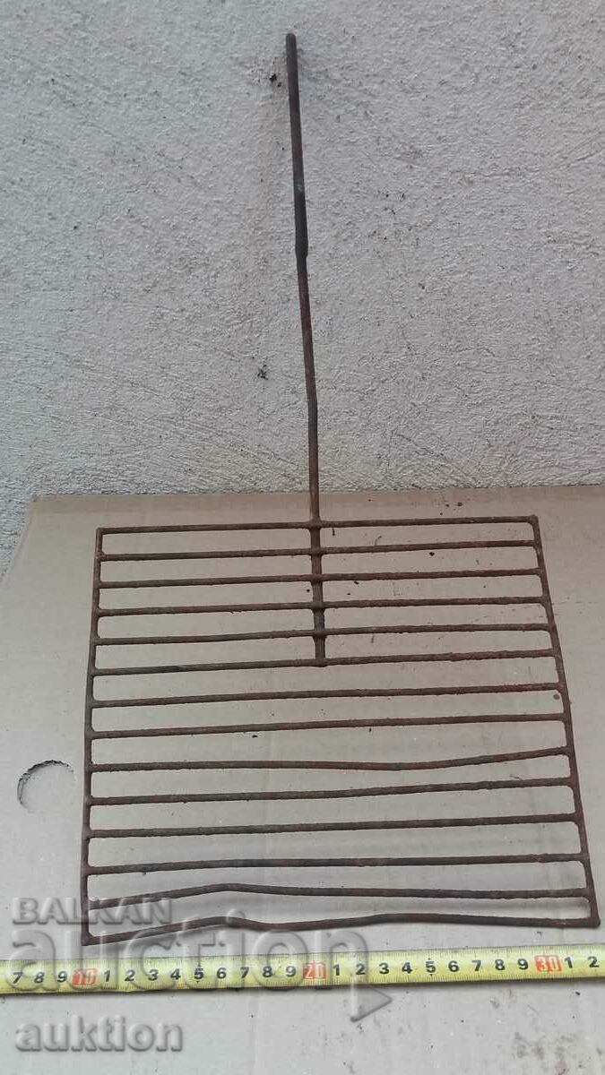 Auction OLD SOLID METAL GRILL Auction OLD SOLID METAL GRILL