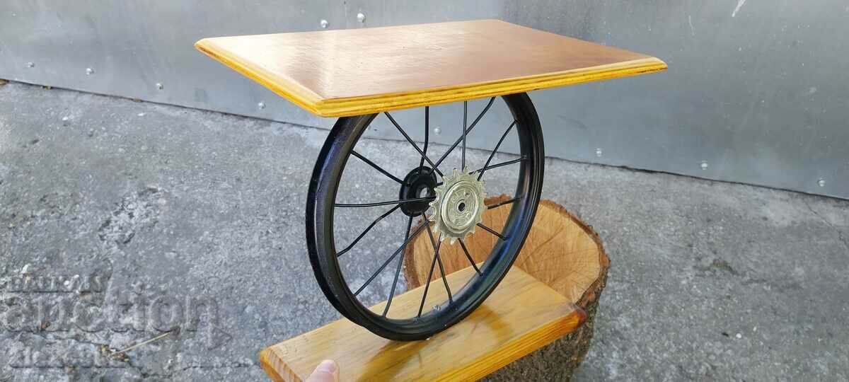 Masuta - Art Deco cu preț 25.00 BGN | € 12.78 Masuta - Art Deco cu preț 25.00 BGN | € 12.78