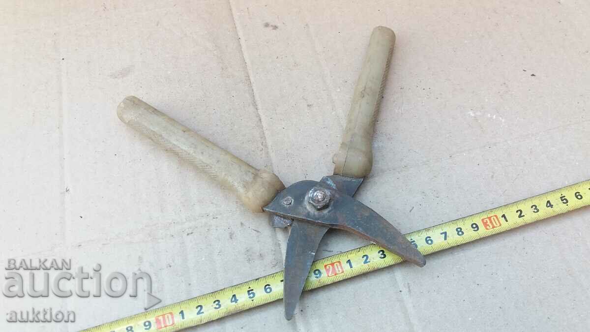 OLD SCISSORS FOR CUTTING SHEET METAL - 7 OLD SCISSORS FOR CUTTING SHEET METAL - 7