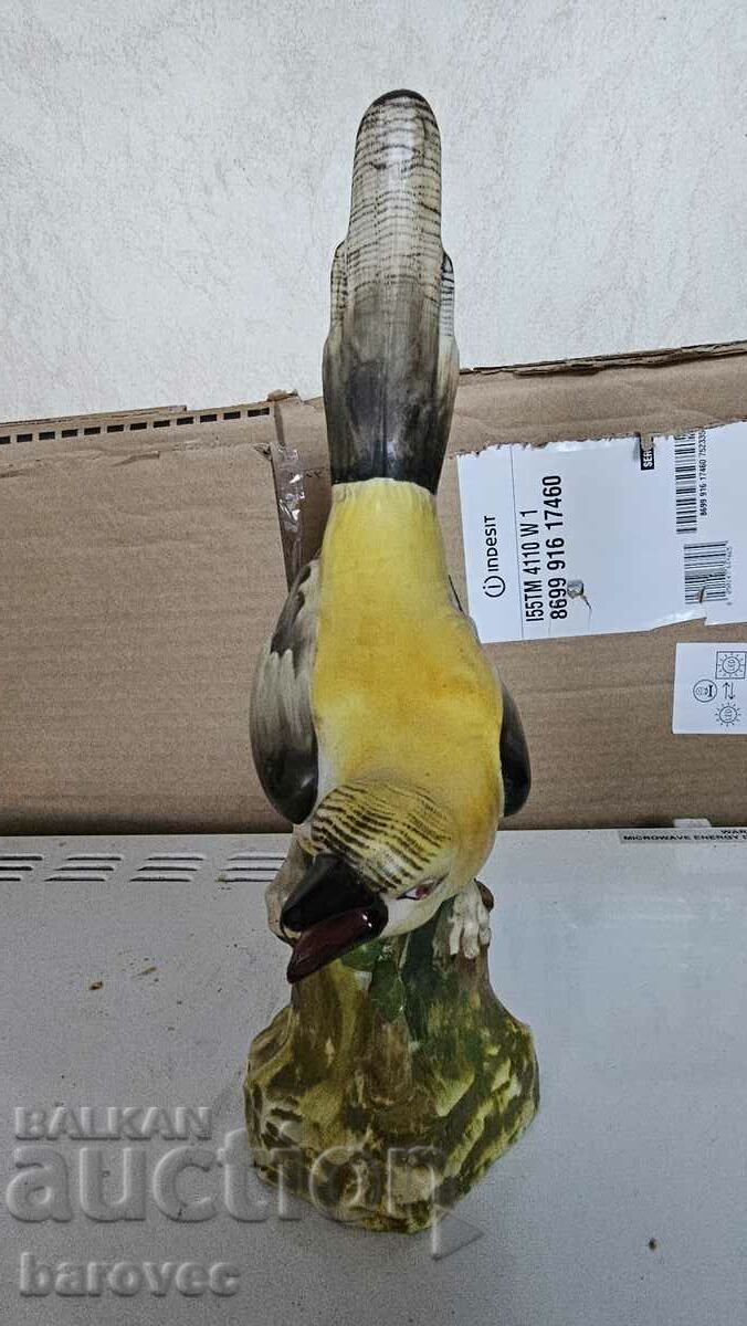 Porcelain figurine-chicken with price 75.00 BGN | € 38.35 Porcelain figurine-chicken with price 75.00 BGN | € 38.35