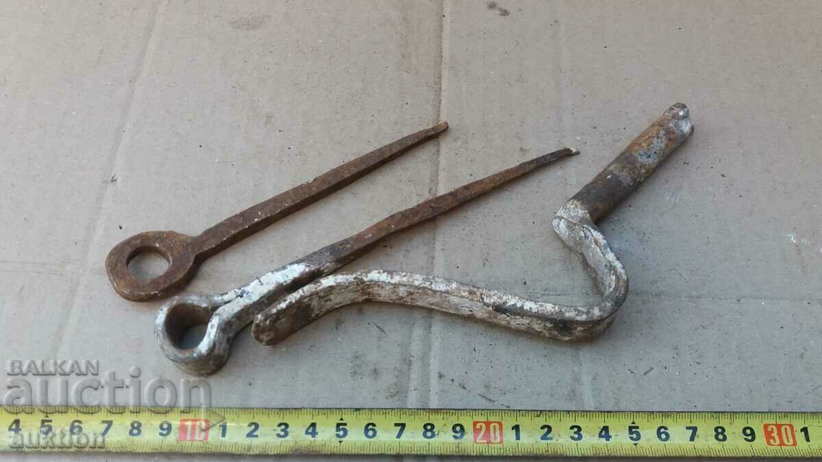 OLD METAL HINGE with price 0.99 BGN | € 0.51 OLD METAL HINGE with price 0.99 BGN | € 0.51