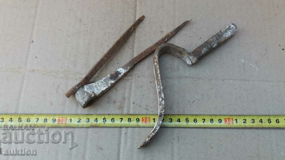 OLD METAL HINGE - 6 OLD METAL HINGE - 6