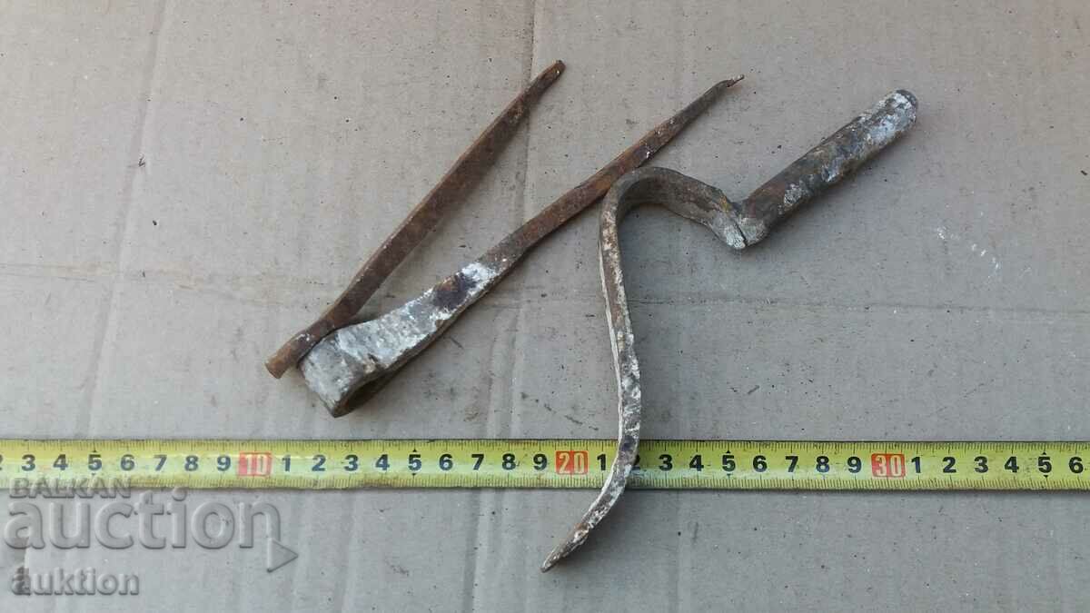 OLD METAL HINGE - 7 OLD METAL HINGE - 7