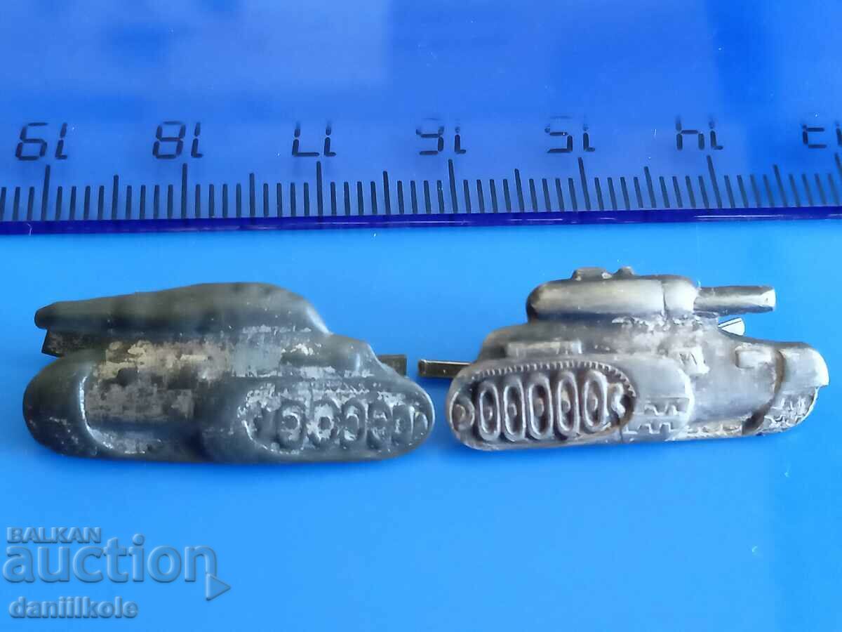 *$*Y*$* LOT INSIGNIA TANK BA TANK TANK TROOPS *$*Y*$* cu preț 10.76 BGN | € 5.50 *$*Y*$* LOT INSIGNIA TANK BA TANK TANK TROOPS *$*Y*$* cu preț 10.76 BGN | € 5.50