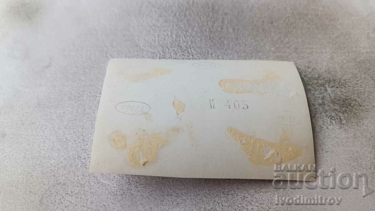 Picture A man standing on his hands in front of two girls with price 2.35 BGN | € 1.20 Picture A man standing on his hands in front of two girls with price 2.35 BGN | € 1.20