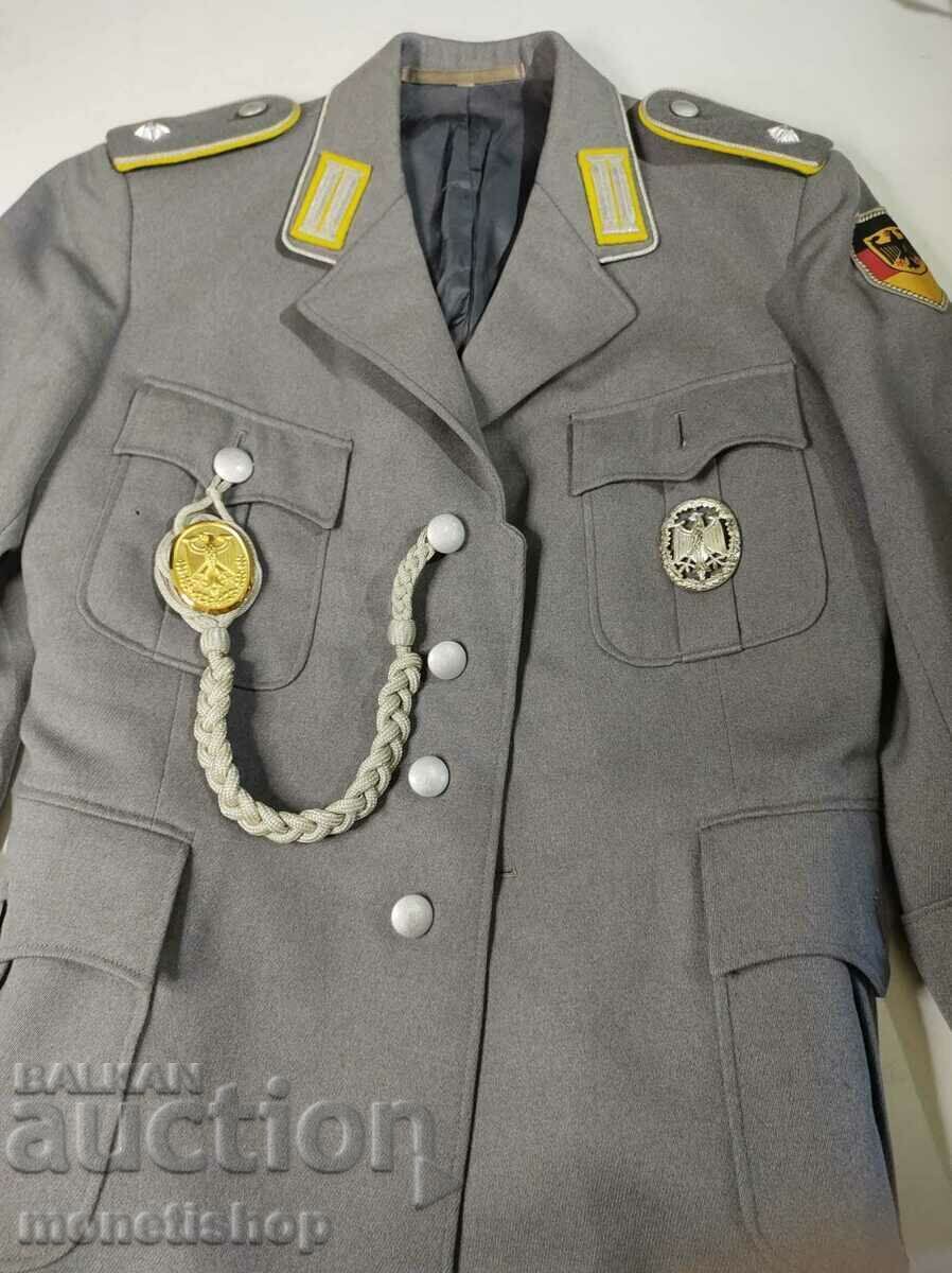 Uniforma germană originală din 1971.