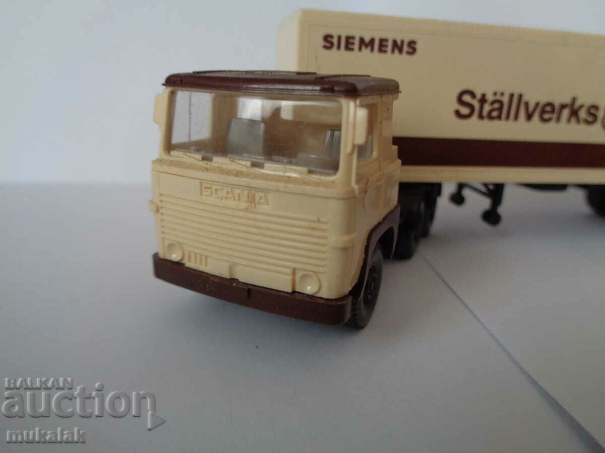 WIKING 1:87 H0 SCANIA CAMION ANVELOPE MODEL DE JUCĂRII TROLLER cu preț 15.00 BGN | € 7.67