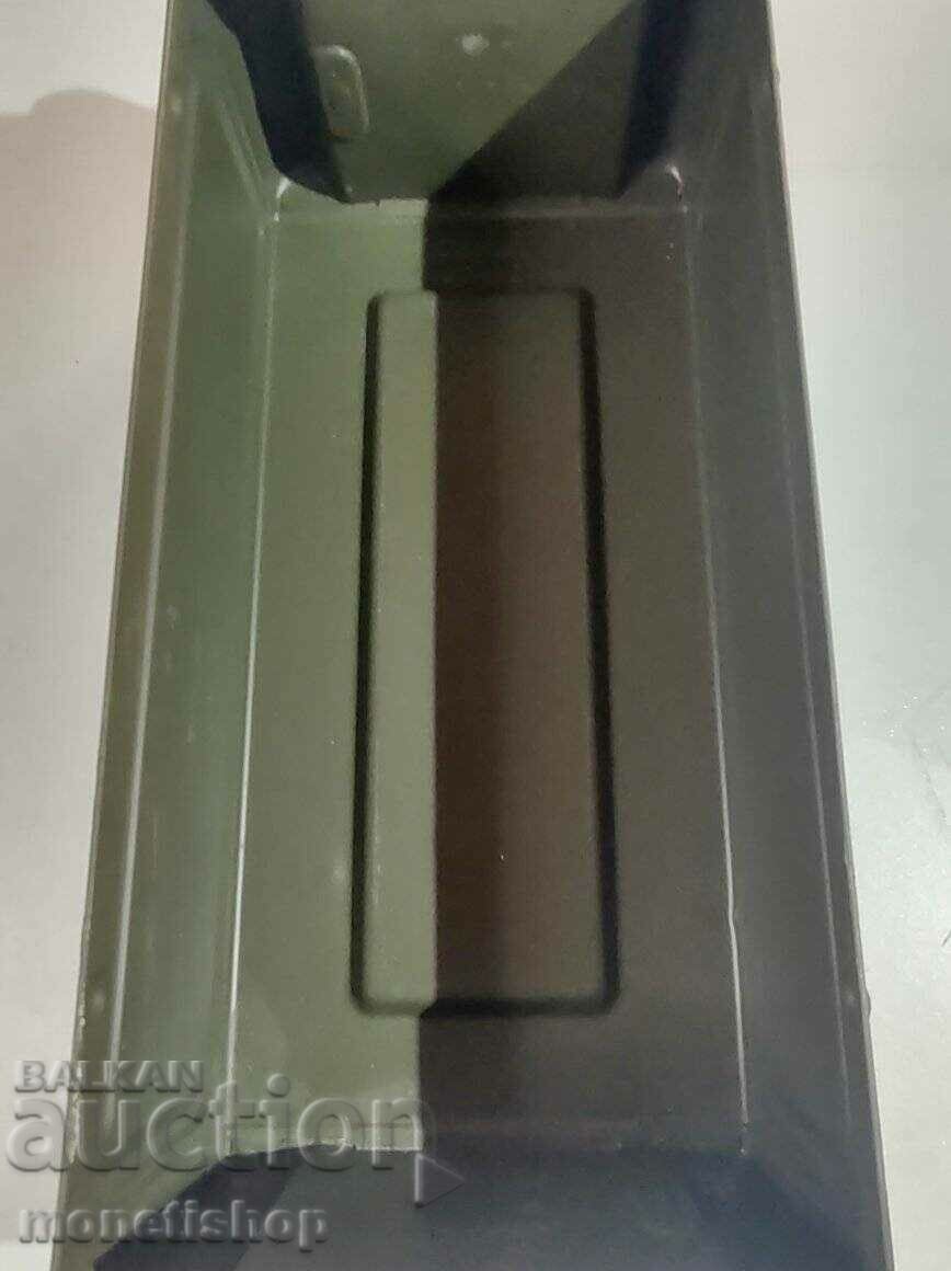 Παράδοση Πολύ ωραίο μεταλλικό κουτί Παράδοση Πολύ ωραίο μεταλλικό κουτί