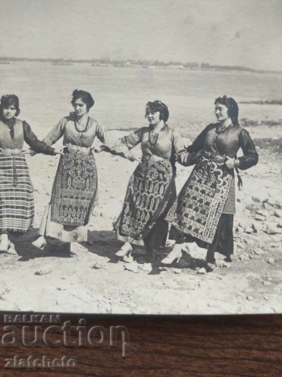 Old photo Kingdom of Bulgaria - Women with folk costumes Ruse with price 20.00 BGN | € 10.23 Old photo Kingdom of Bulgaria - Women with folk costumes Ruse with price 20.00 BGN | € 10.23