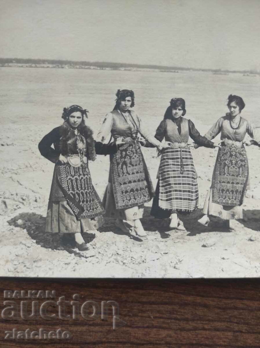 Auction Old photo Kingdom of Bulgaria - Women with folk costumes Ruse Auction Old photo Kingdom of Bulgaria - Women with folk costumes Ruse