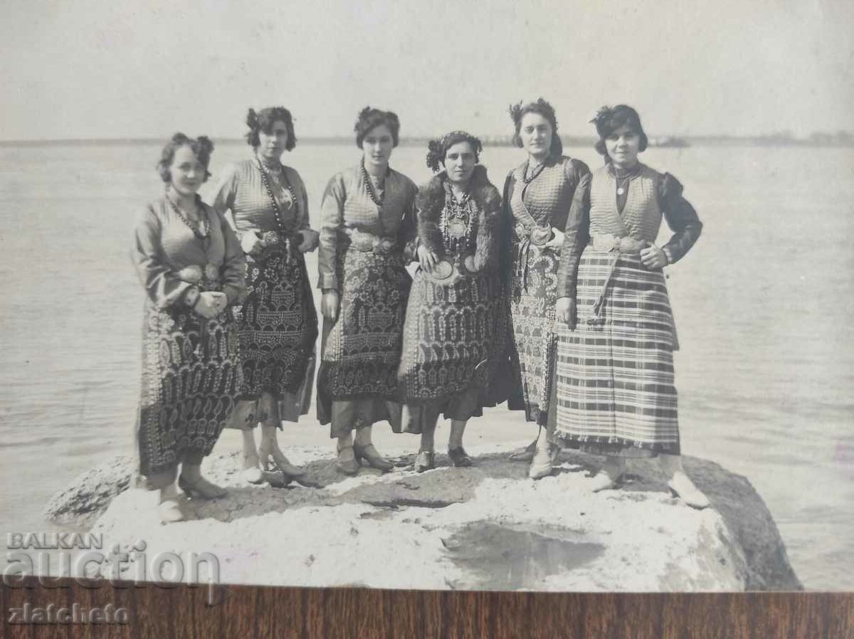Old photo Kingdom of Bulgaria - Women with folk costumes Ruse with price 20.00 BGN | € 10.23 Old photo Kingdom of Bulgaria - Women with folk costumes Ruse with price 20.00 BGN | € 10.23
