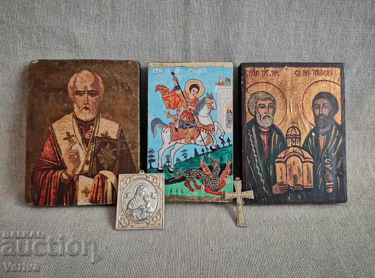 Παλαιά θρησκευτικά αντικείμενα και εικόνα με βασιλικό στέμμα και επιγραφή