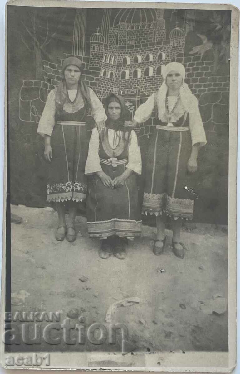 Mother and daughters in costumes 1928
