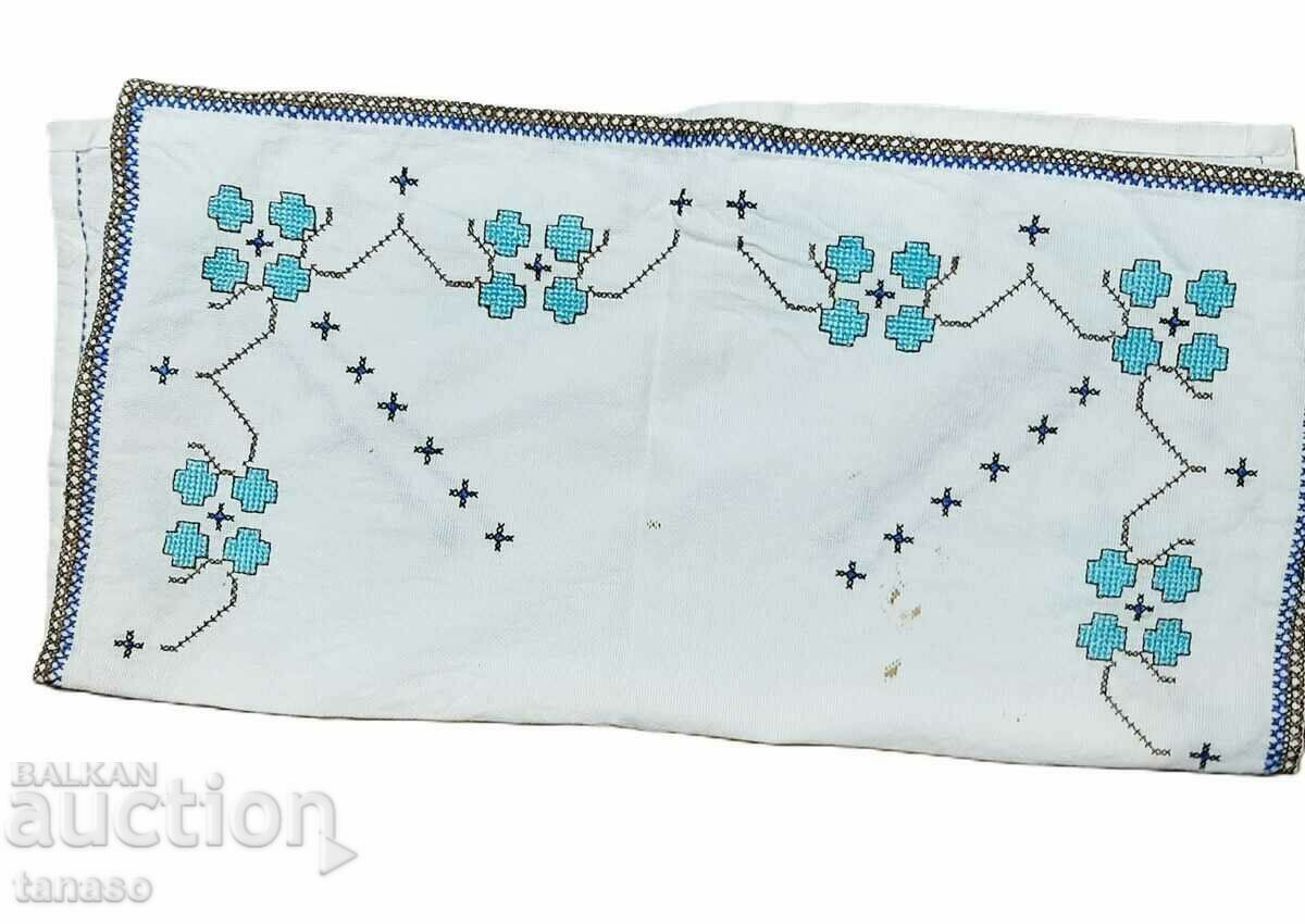 Delivery of Embroidered tablecloth - square (17.4) Delivery of Embroidered tablecloth - square (17.4)